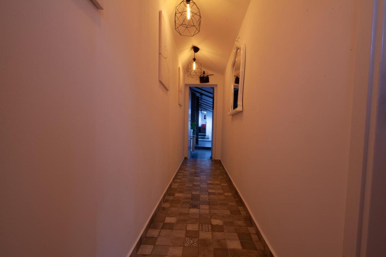 Little Paris Booutique In Old Town Center Brasov Apartment ภายนอก รูปภาพ