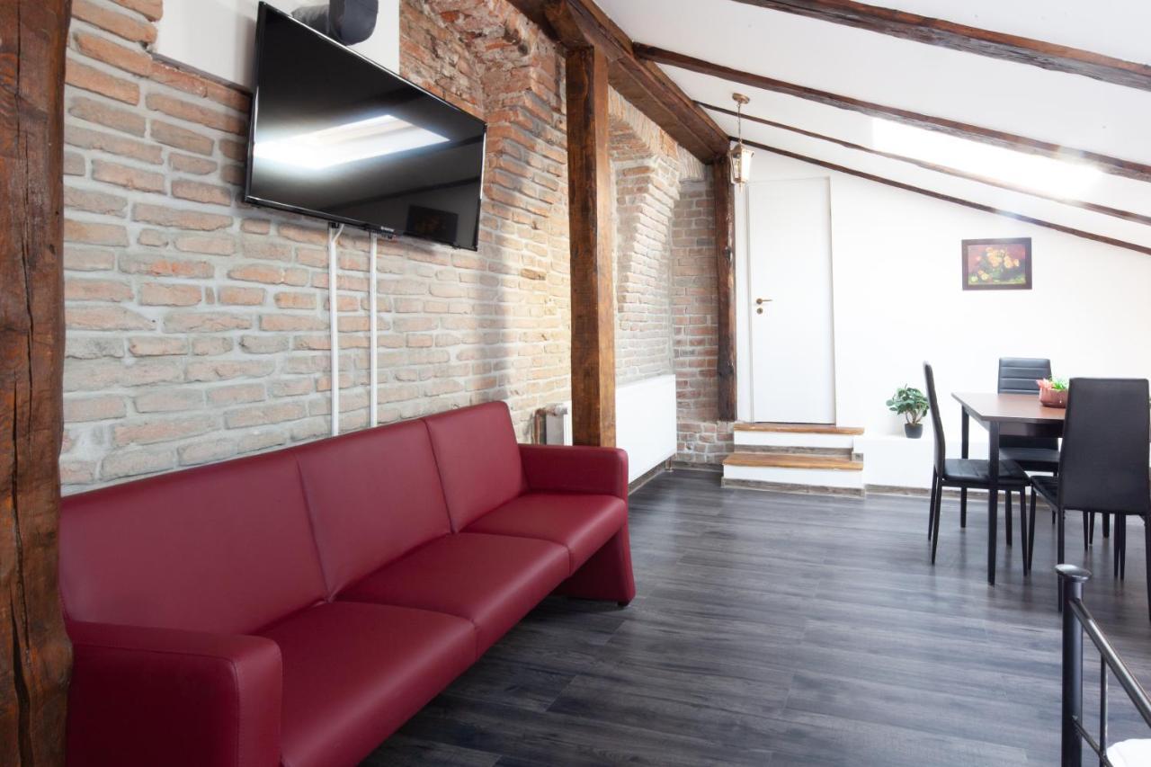 Little Paris Booutique In Old Town Center Brasov Apartment ภายนอก รูปภาพ