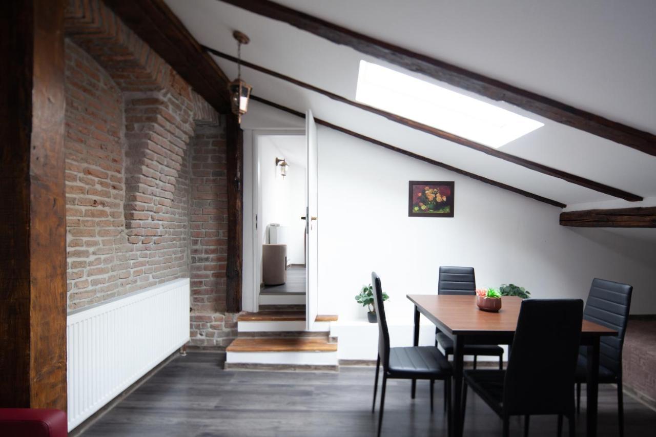 Little Paris Booutique In Old Town Center Brasov Apartment ภายนอก รูปภาพ