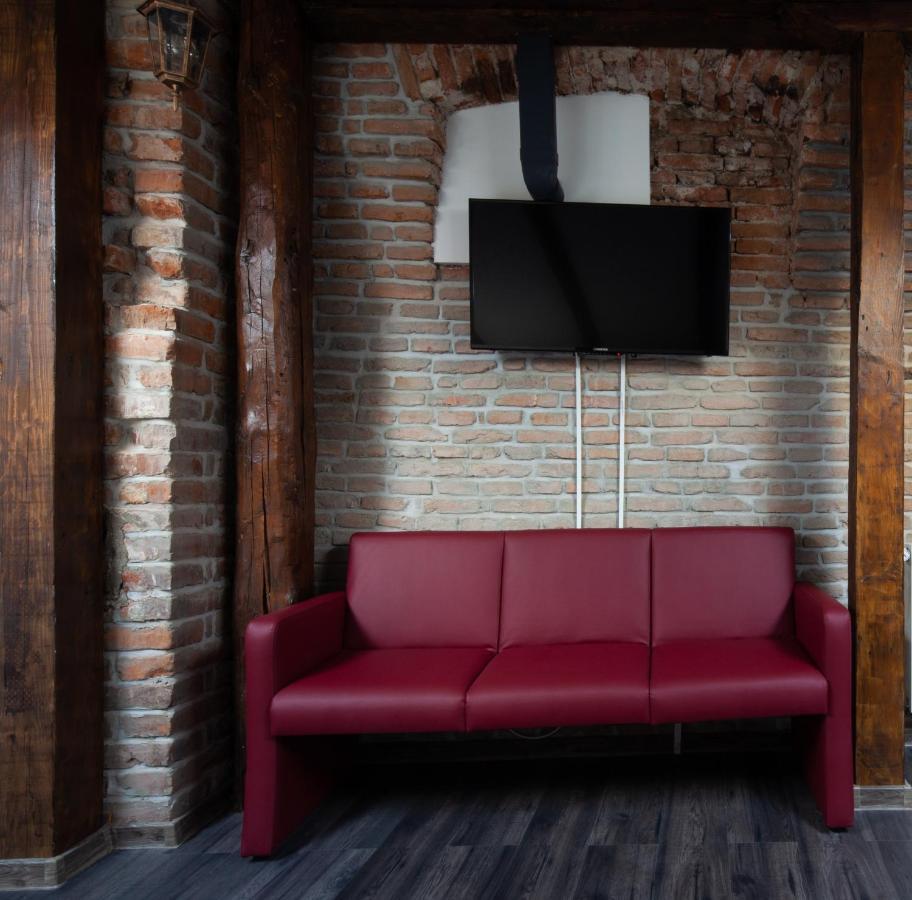 Little Paris Booutique In Old Town Center Brasov Apartment ภายนอก รูปภาพ